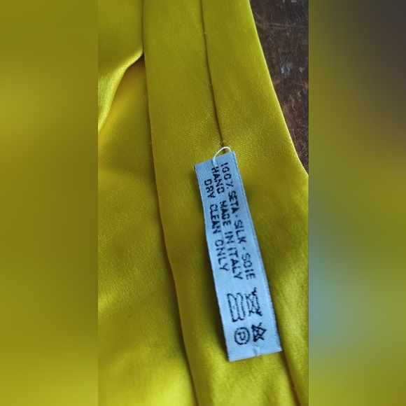 Santostefano Vibrant Yellow Silk Tie - Picture 4 of 4